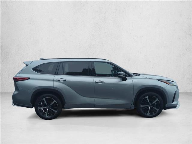 Used 2021 Toyota Highlander XSE FWD video 4