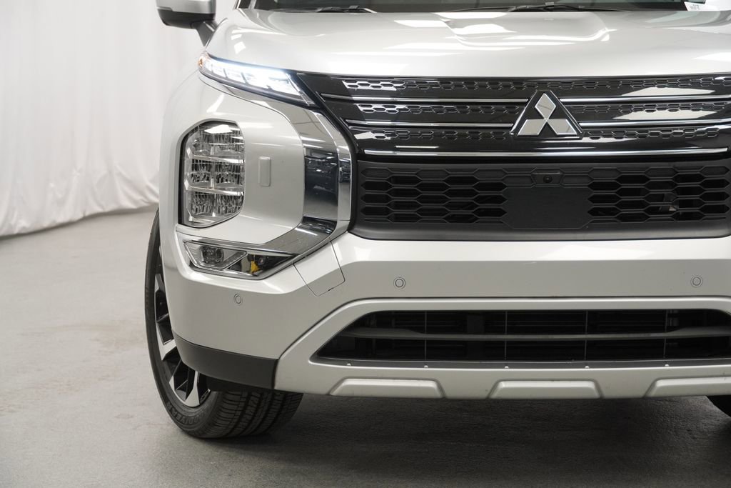 Used 2024 Mitsubishi Outlander SE image 6