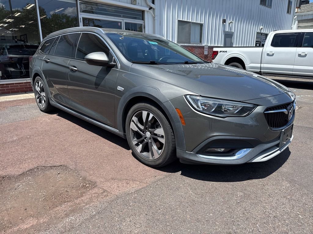 Used 2018 Buick Regal Essence w/ Sights and Sounds Package AWD/4WD image 3