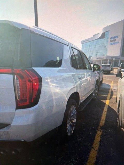 Used 2024 GMC Yukon Denali AWD/4WD image 3