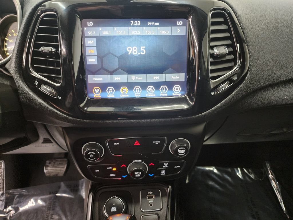 Used 2020 Jeep Compass Limited AWD/4WD image 18