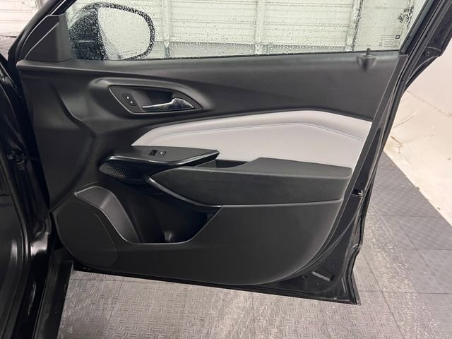 Used 2025 Chevrolet Trax LT w/ LT Convenience Package image 38