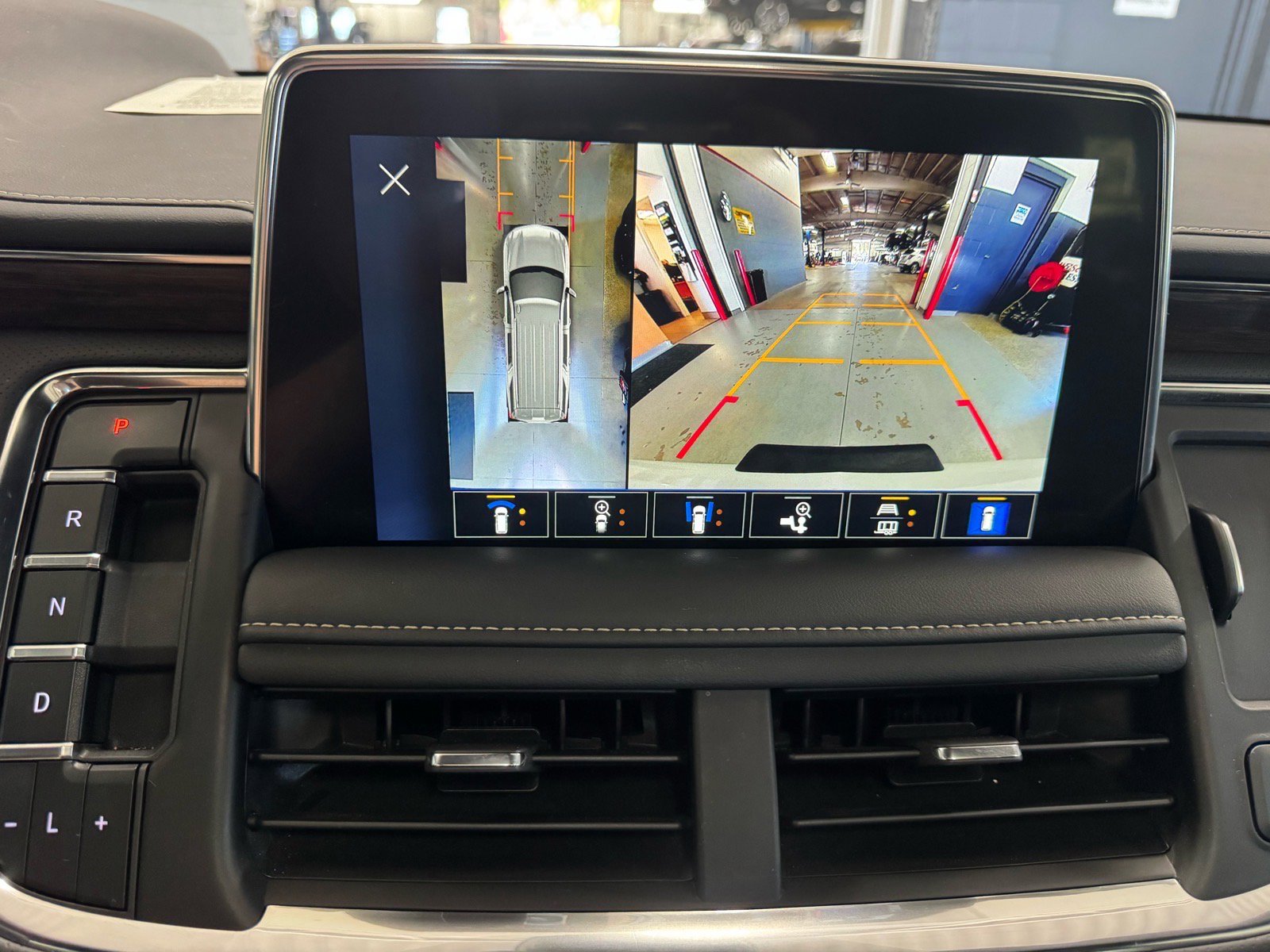 Used 2024 Chevrolet Suburban Premier w/ Premium Package AWD/4WD image 27