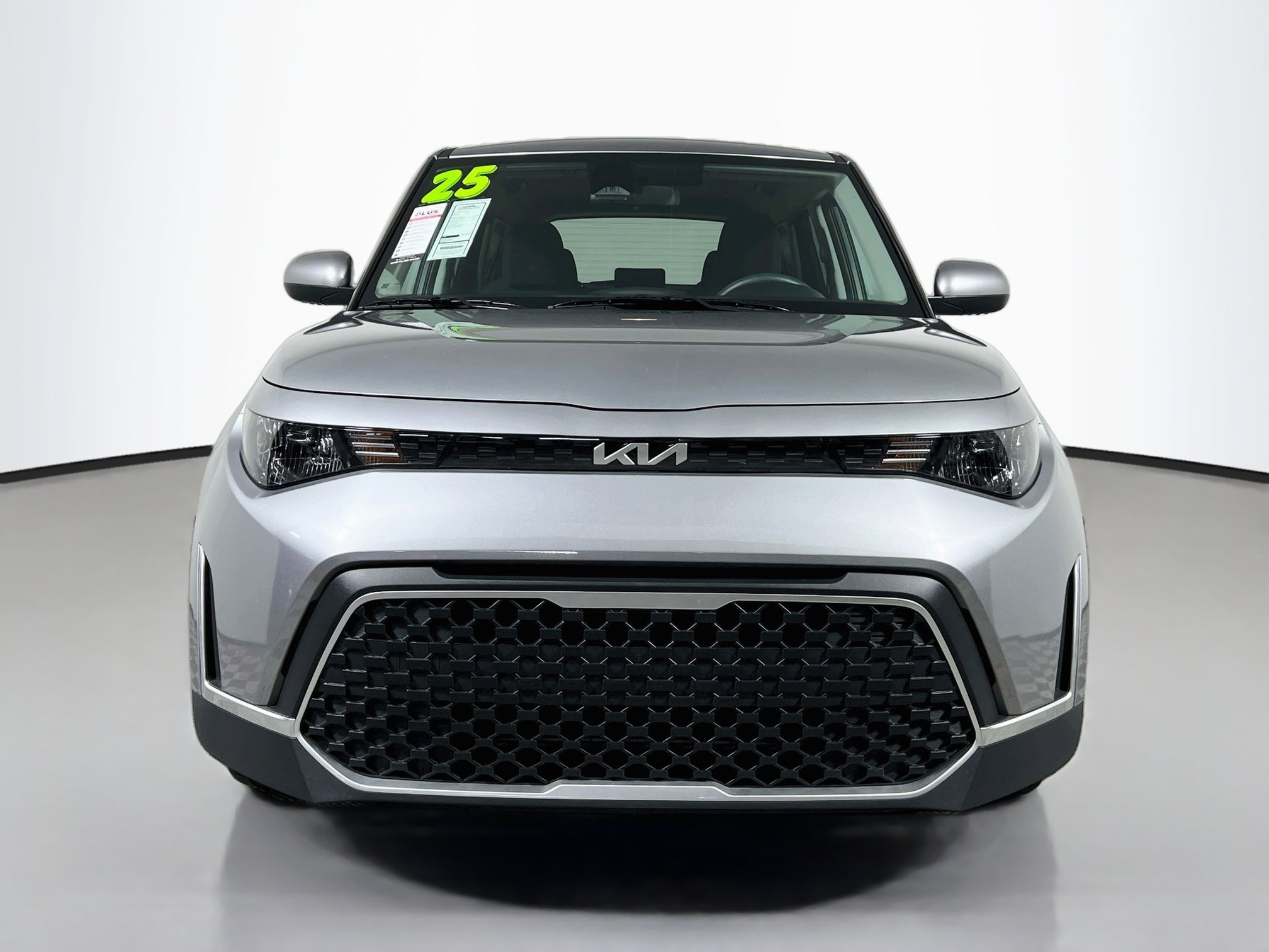 Used 2025 Kia Soul LX w/ LX Technology Package FWD image 11