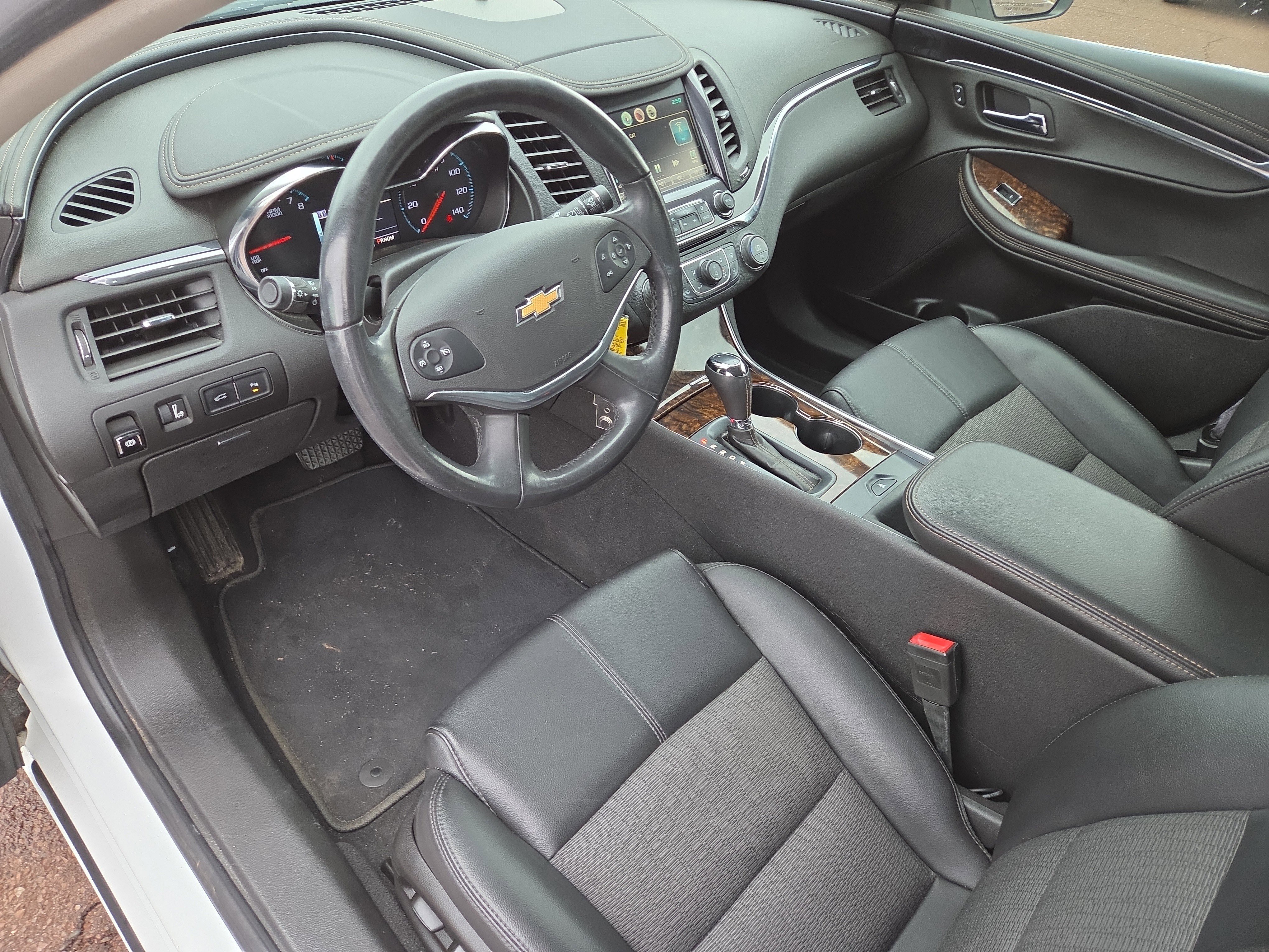 Used 2015 Chevrolet Impala LT w/ Convenience Package image 15