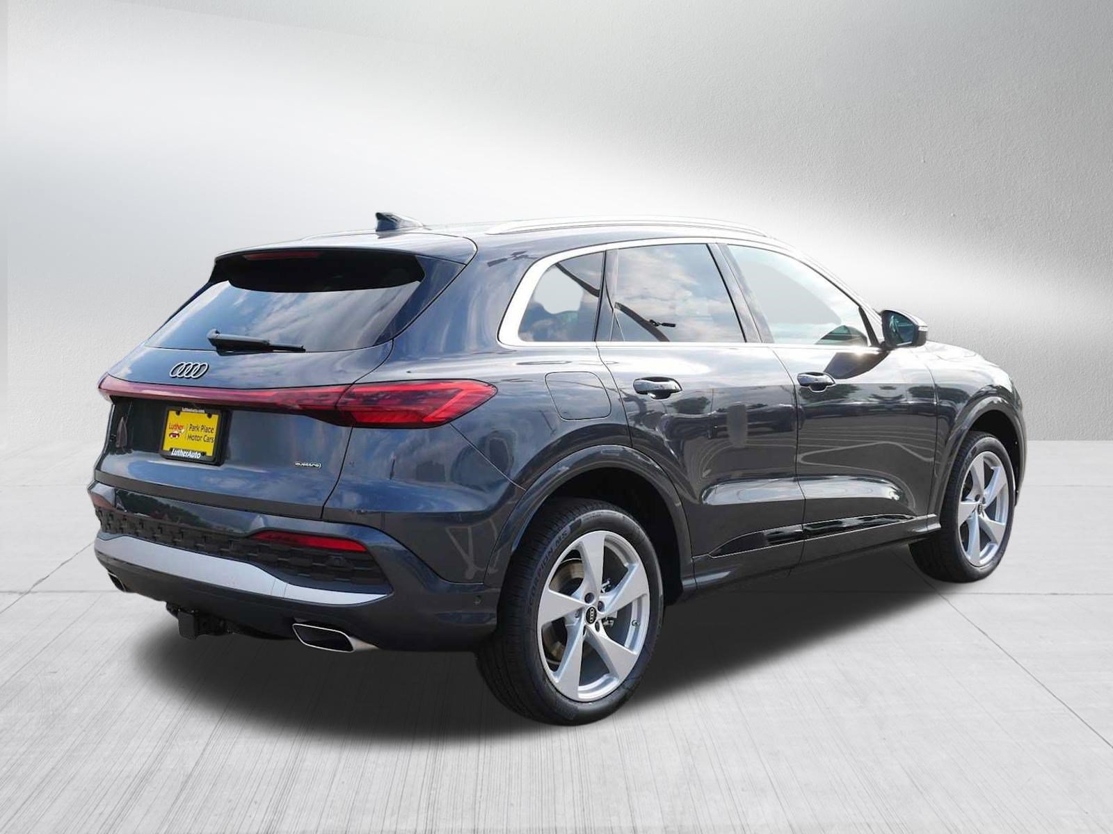 Used 2025 Audi Q5 Premium Plus w/ Premium Plus AWD/4WD image 2