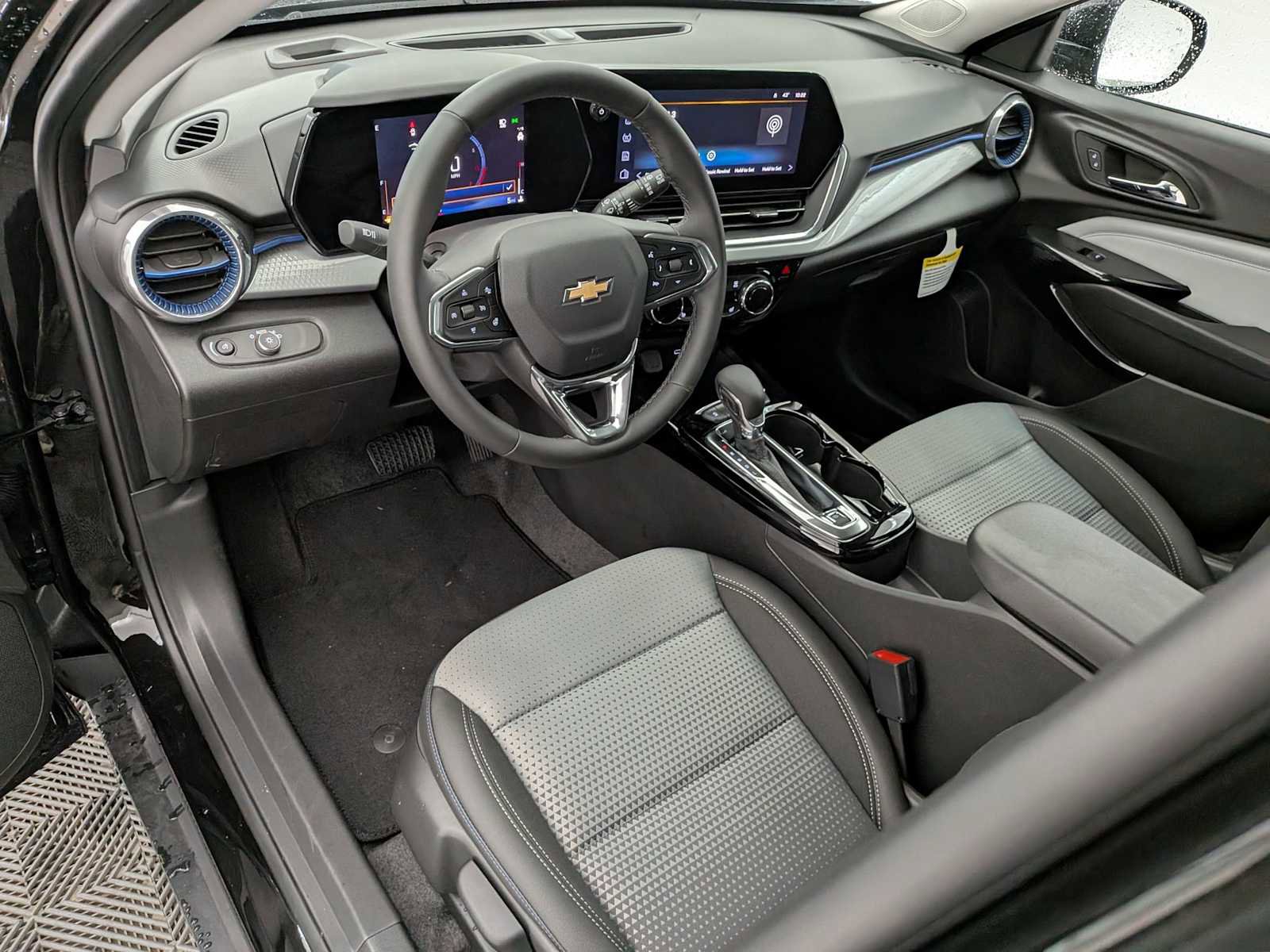 New 2026 Chevrolet Trax LT w/ Driver Confidence Package image 2