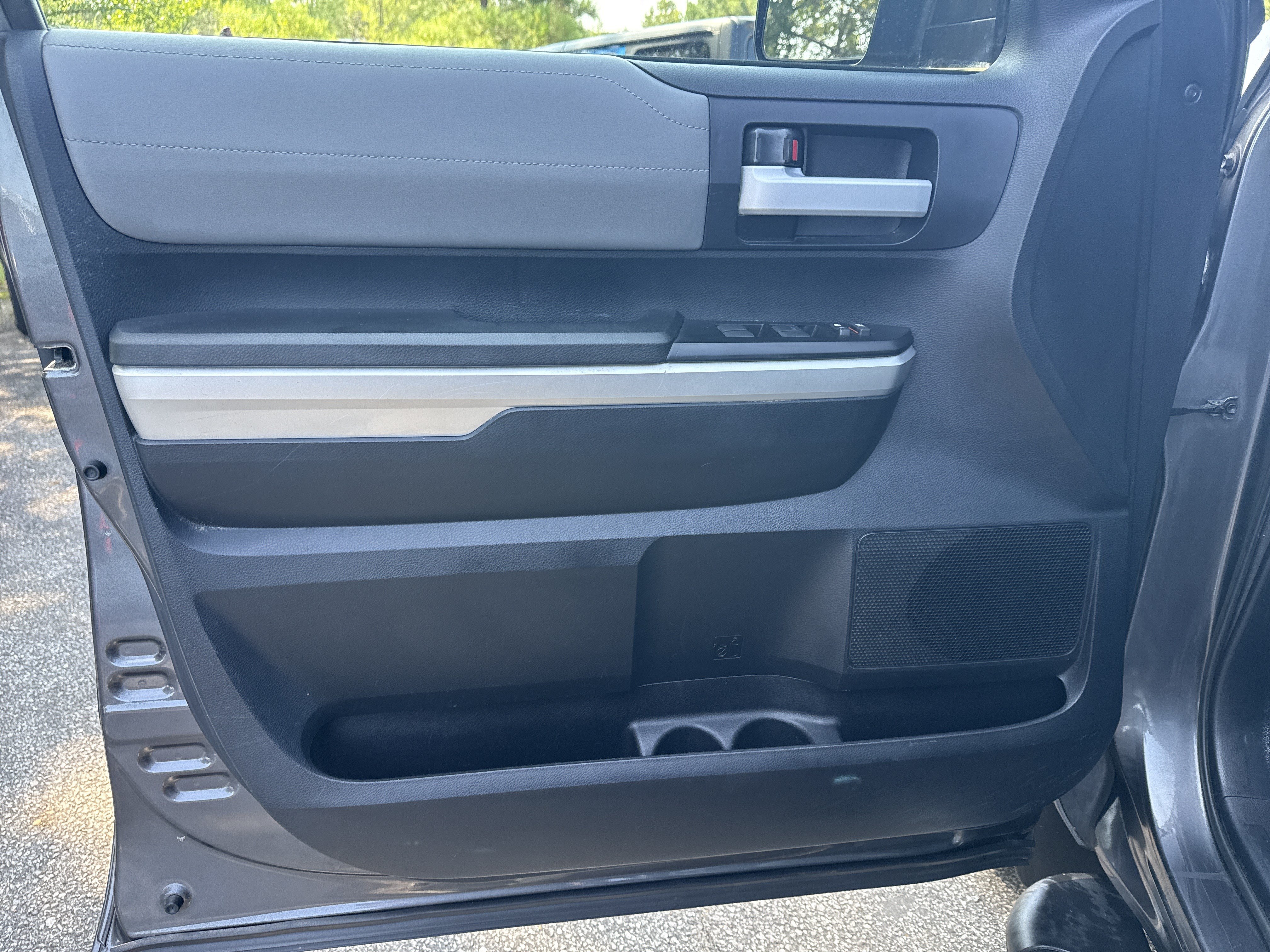 Used 2014 Toyota Tundra Limited AWD/4WD image 10