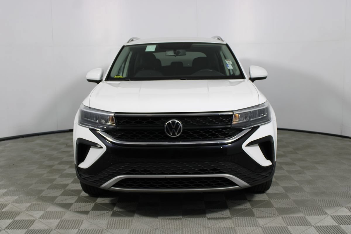 Used 2022 Volkswagen Taos SE FWD image 2