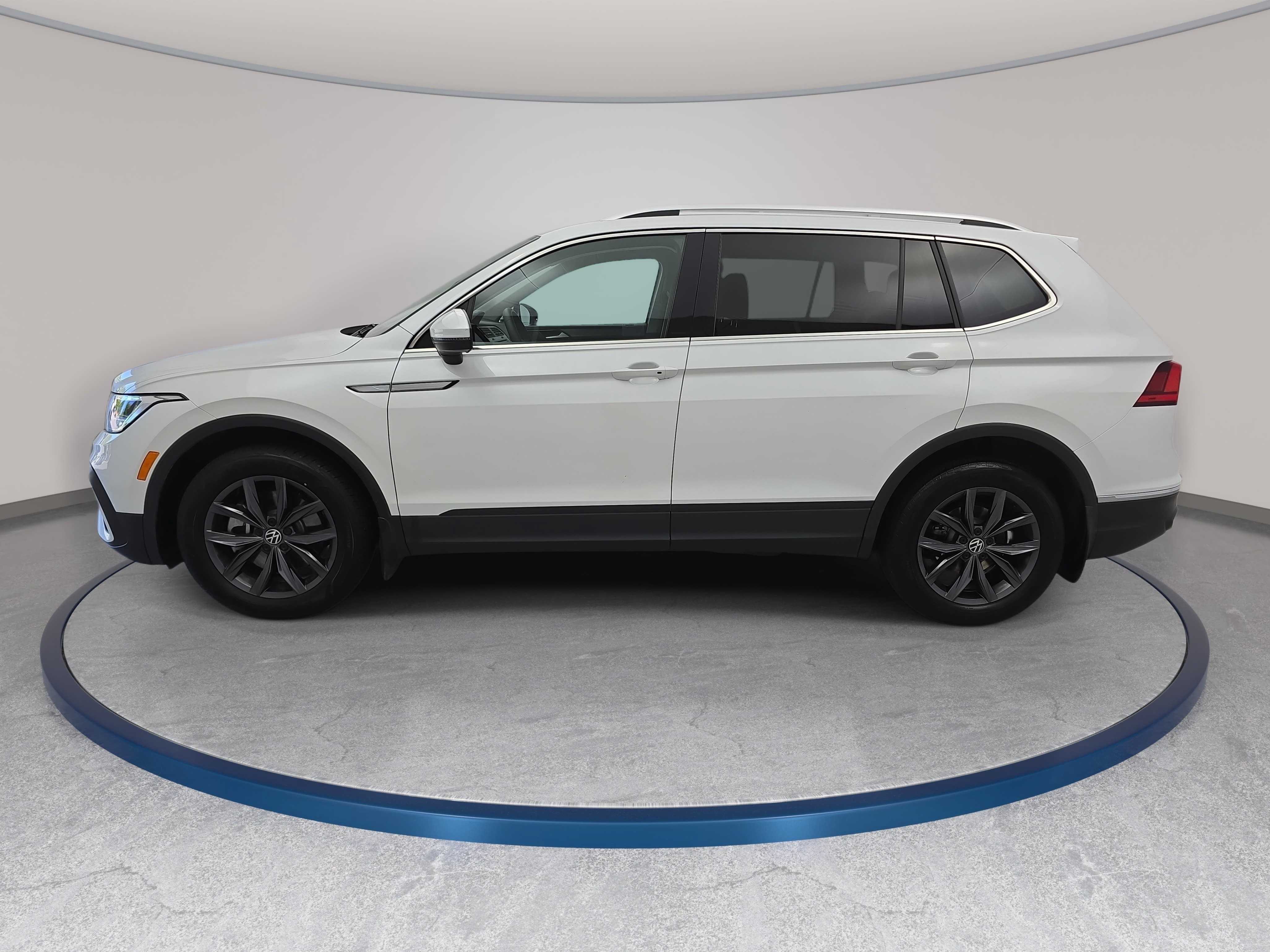 Used 2023 Volkswagen Tiguan SE FWD image 8