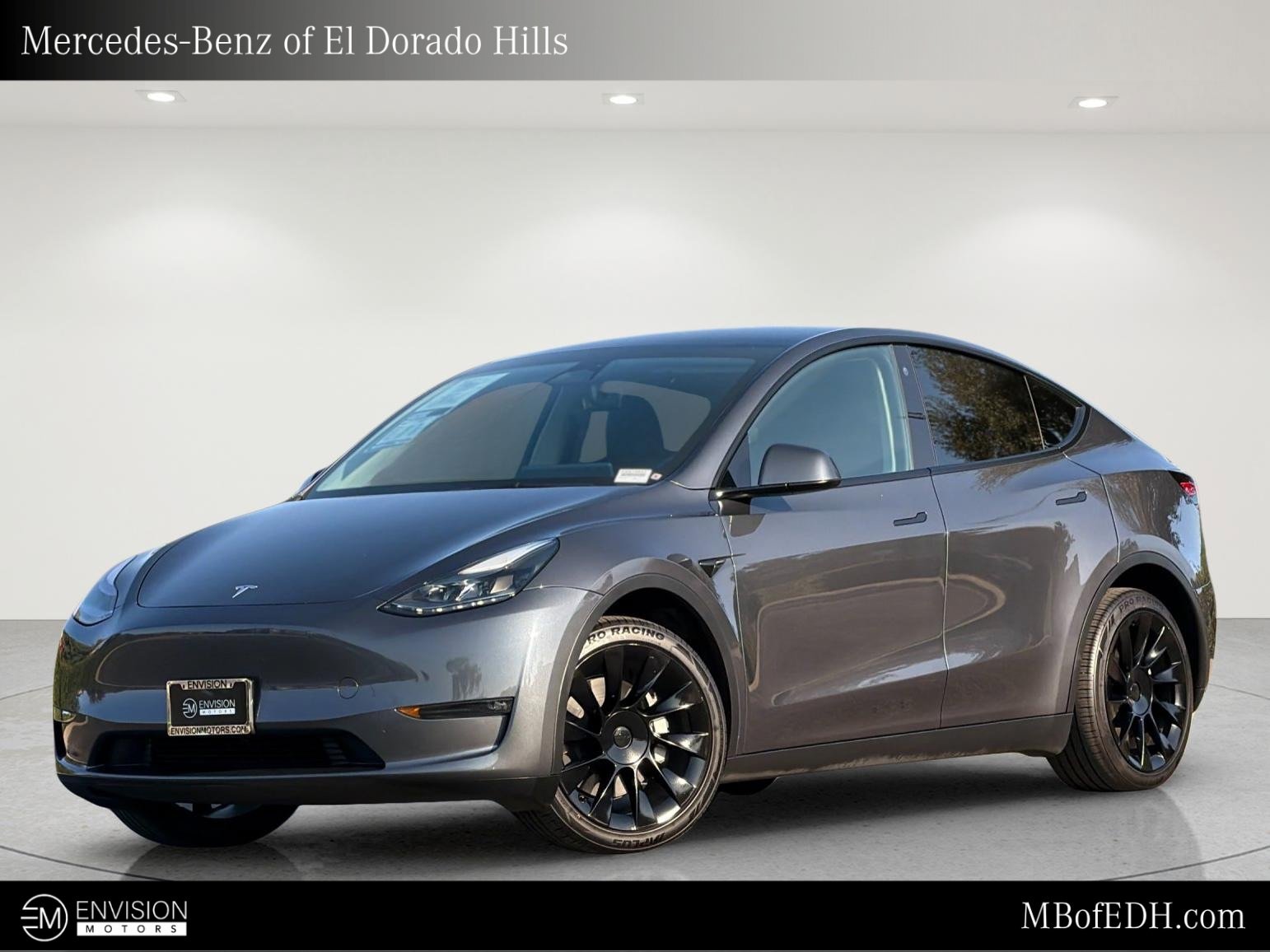 Used 2023 Tesla Model Y Long Range AWD/4WD image 1