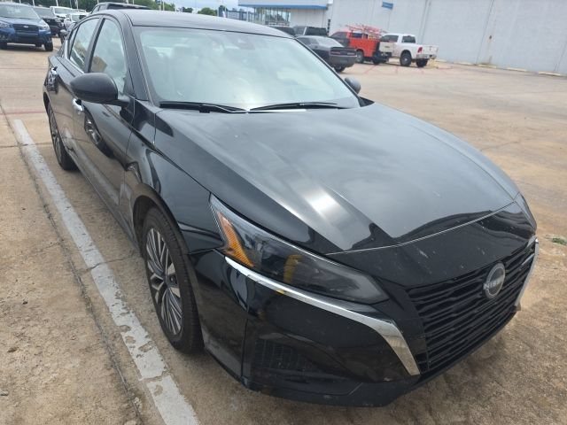 Used 2025 Nissan Altima 2.5 SV FWD image 8
