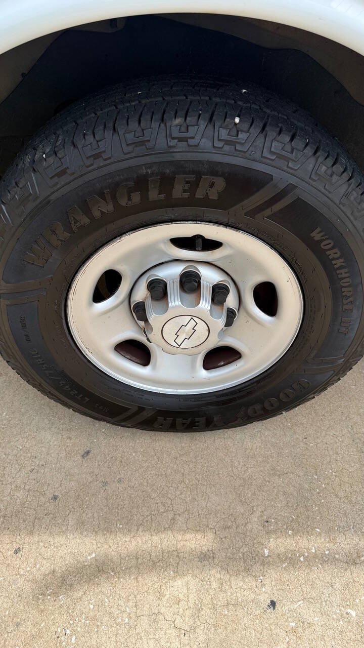 Used 2018 Chevrolet Express 2500 w/ Driver Convenience Package RWD image 47