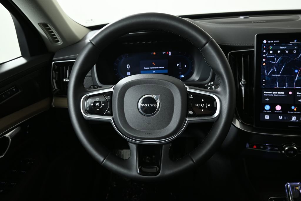 Used 2025 Volvo XC90 B5 Plus w/ Protection Package Premier image 17