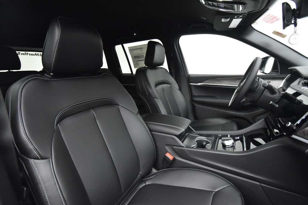 New 2027 Jeep Grand Cherokee Limited AWD/4WD image 17