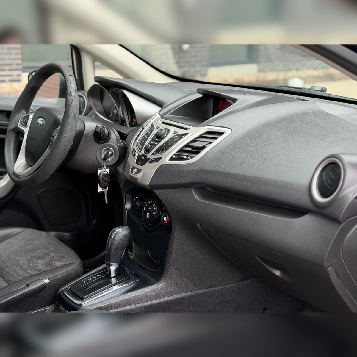 Used 2013 Ford Fiesta SE FWD image 9