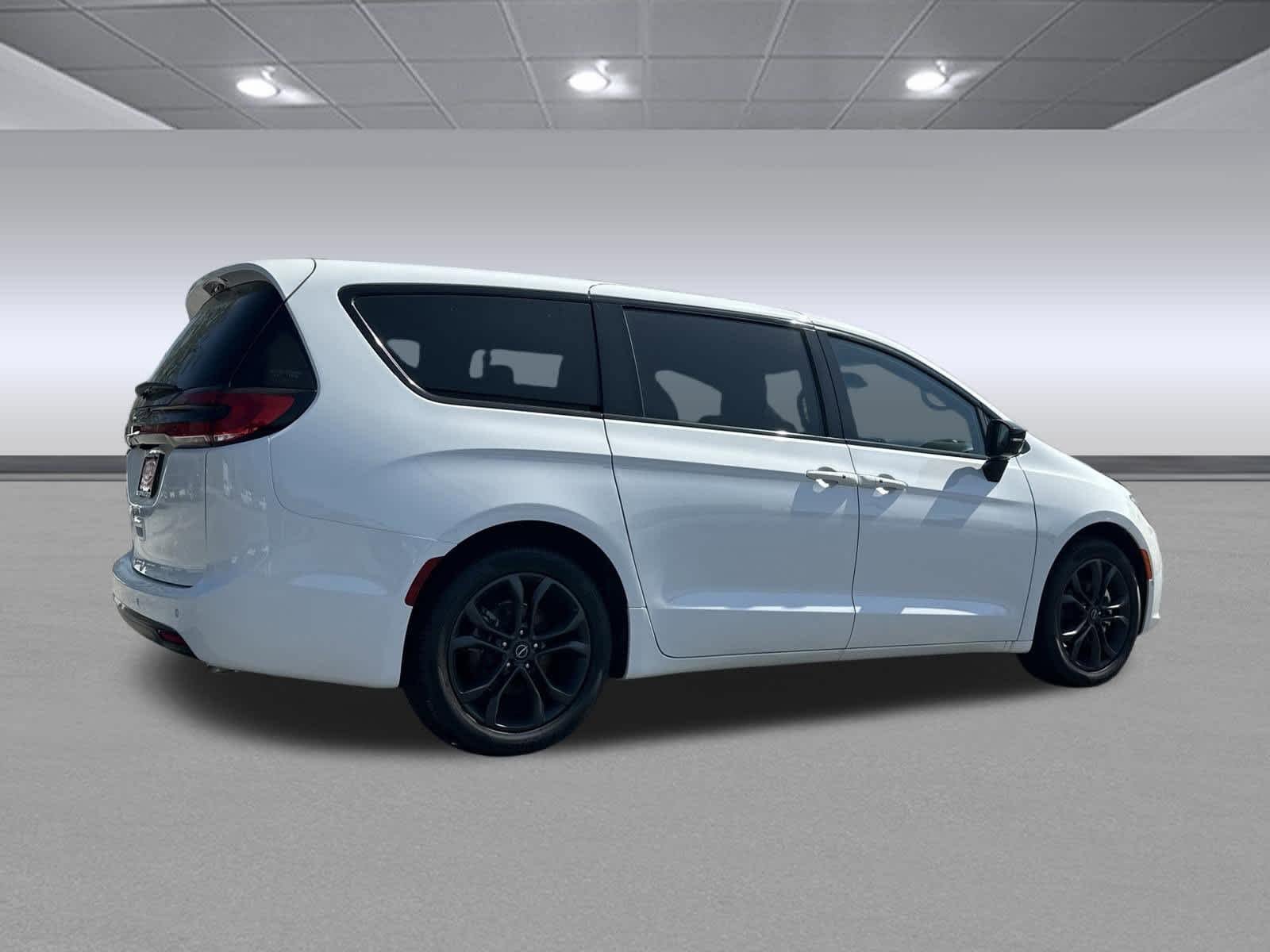 New 2026 Chrysler Pacifica Select FWD image 5
