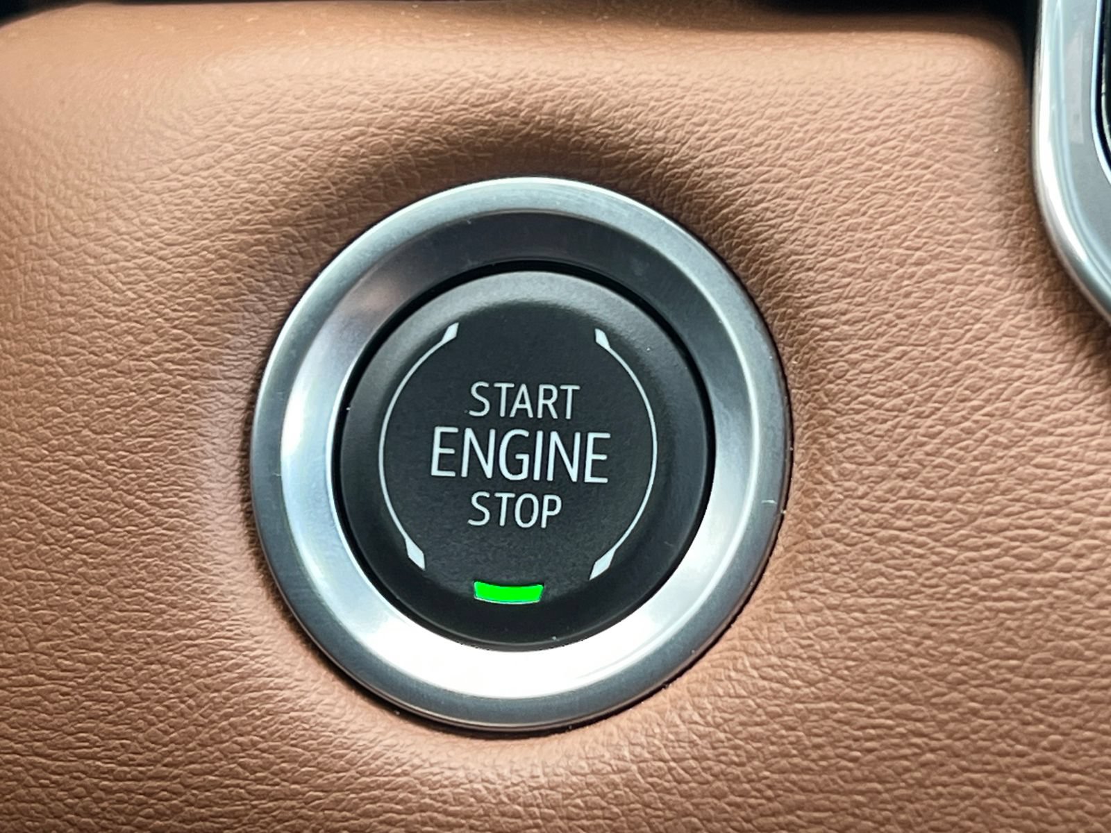 Certified 2024 GMC Canyon AT4 w/ AT4 Premium Package AWD/4WD image 39