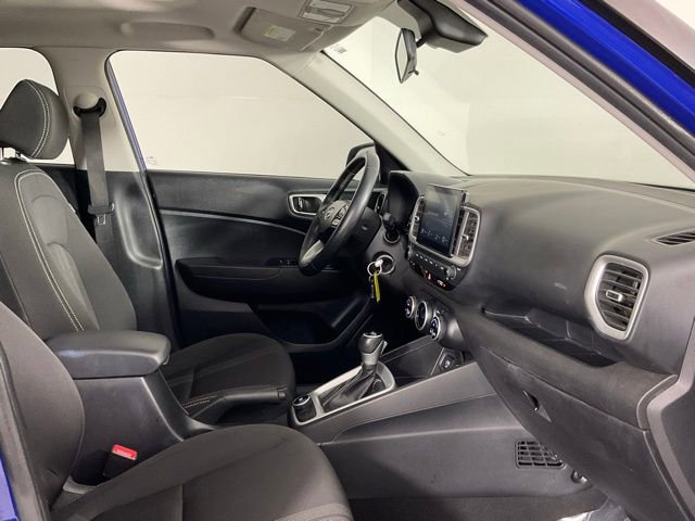 Used 2023 Hyundai Venue SEL image 18