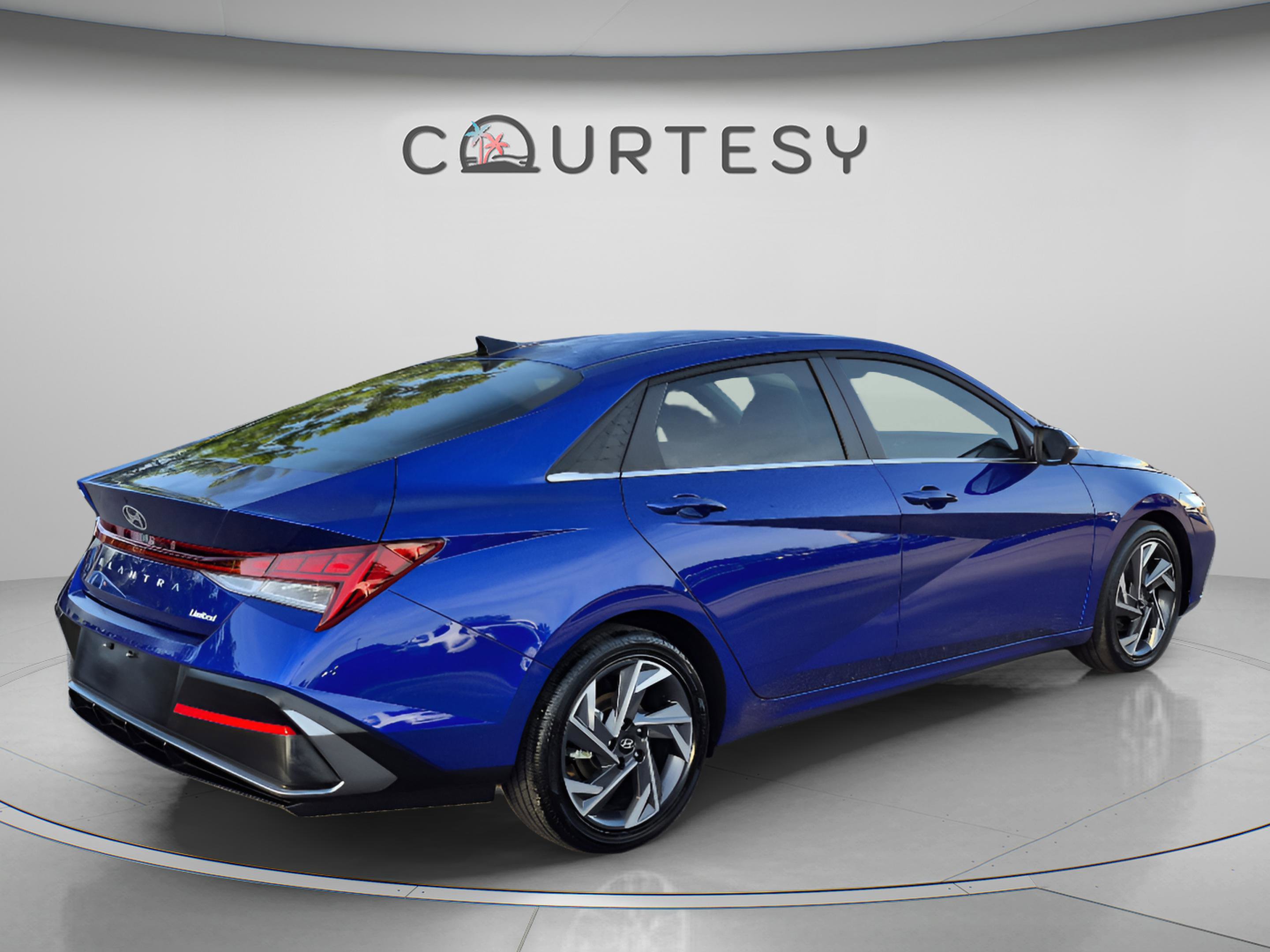 Used 2025 Hyundai Elantra Limited FWD image 6
