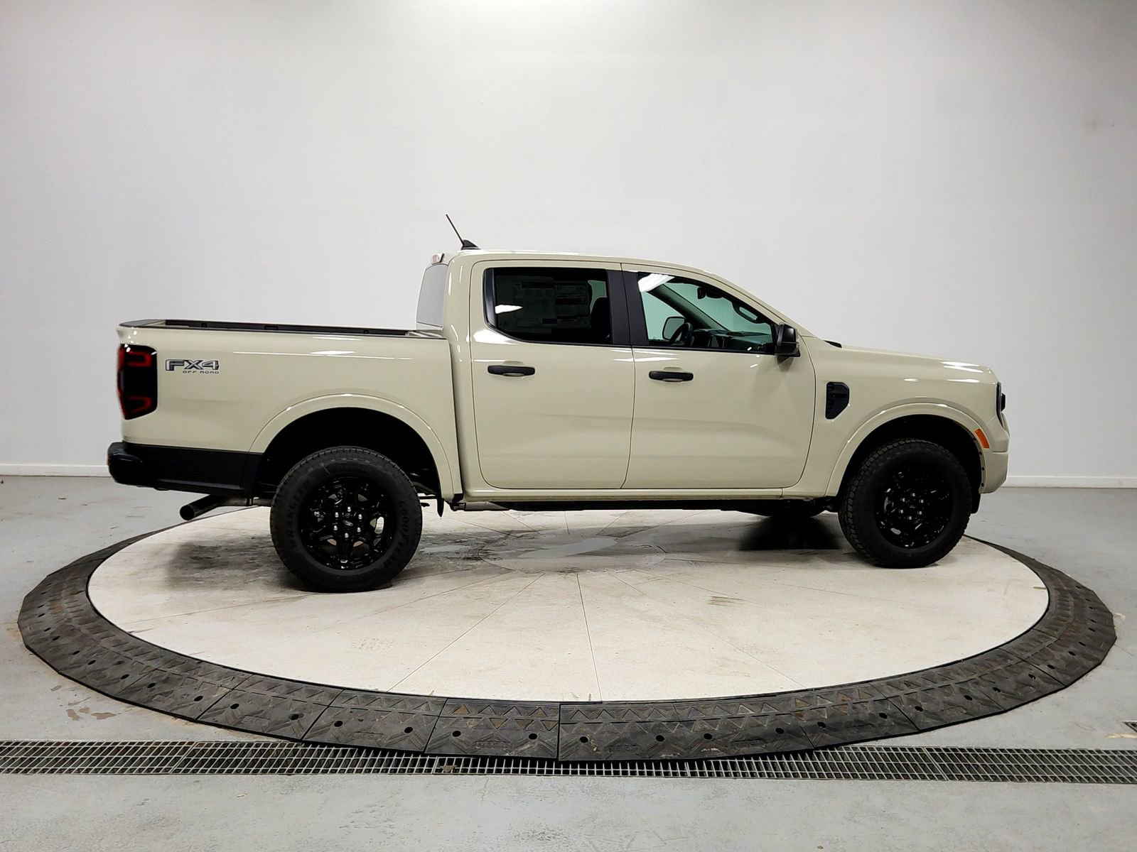 New 2026 Ford Ranger XLT w/ FX4 Off-Road Package image 8