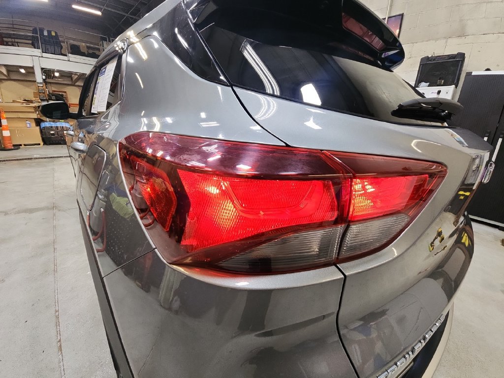 Used 2023 Chevrolet TrailBlazer LT FWD image 32