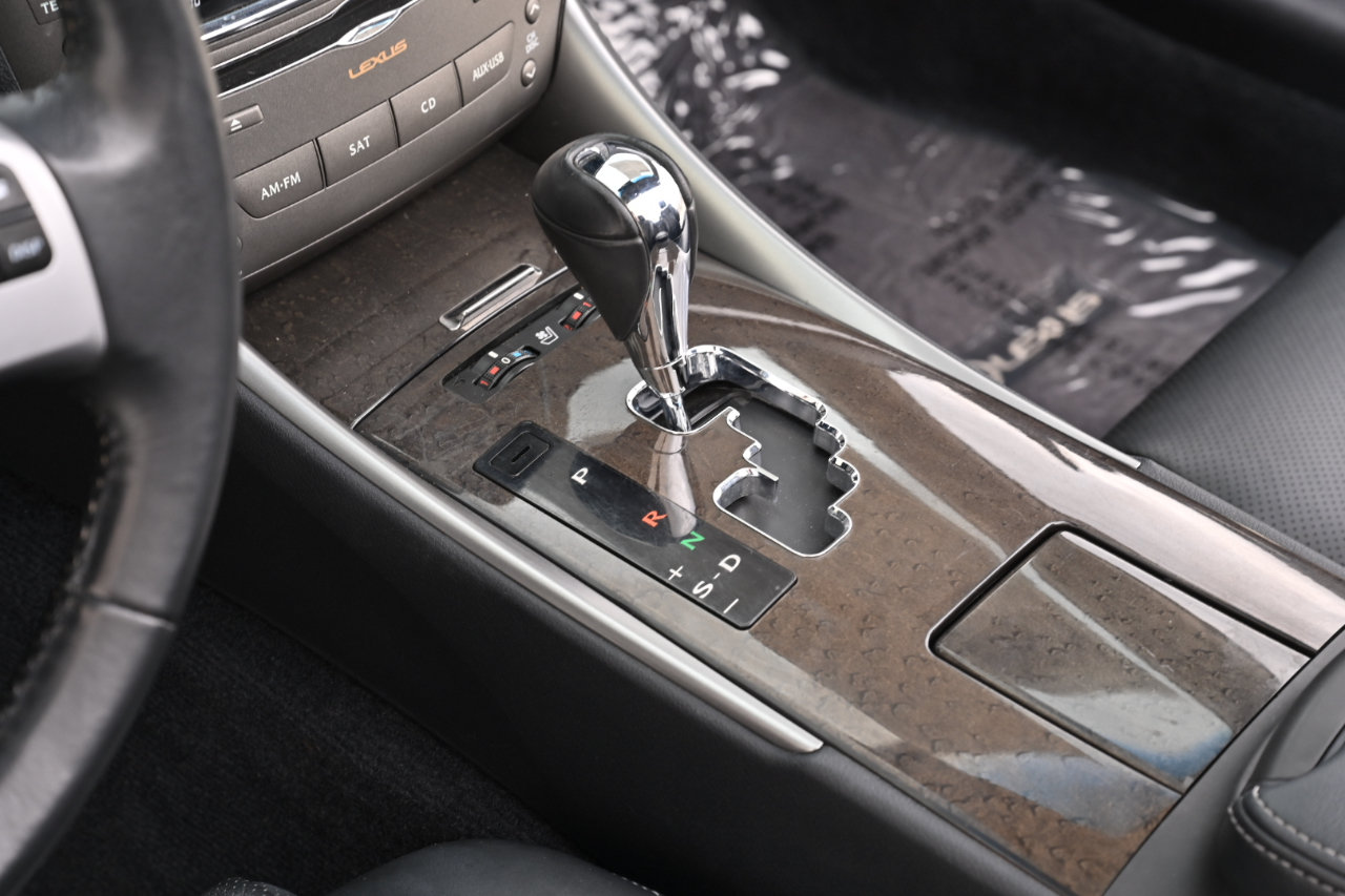 Used 2012 Lexus IS 350C w/ Luxury Pkg RWD image 30
