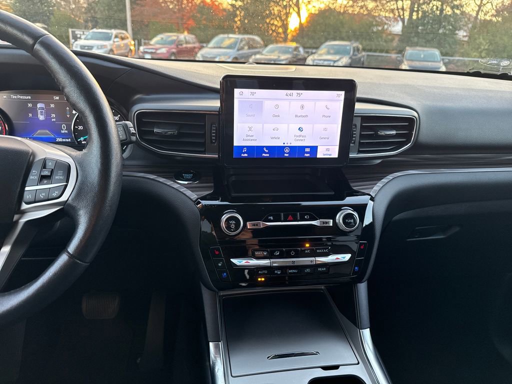 Used 2023 Ford Explorer Limited w/ Equipment Group 301A image 18