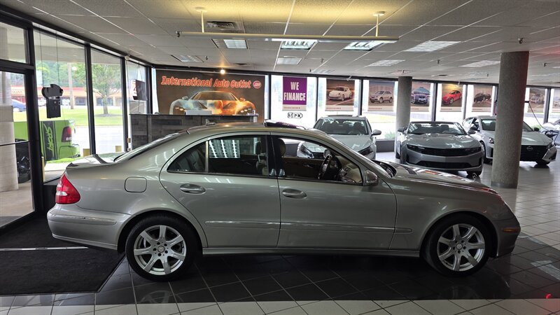 Used 2008 Mercedes-Benz E 350 4MATIC Sedan image 5
