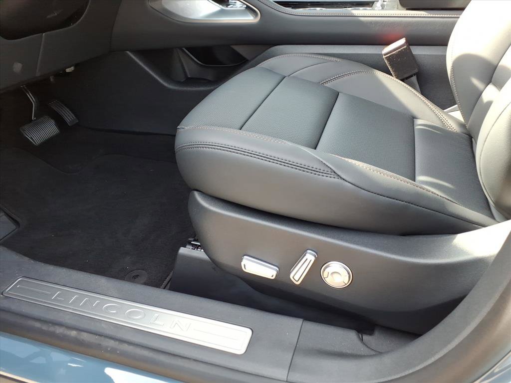 Used 2026 Lincoln Nautilus Premier w/ Equipment Group 102A image 9