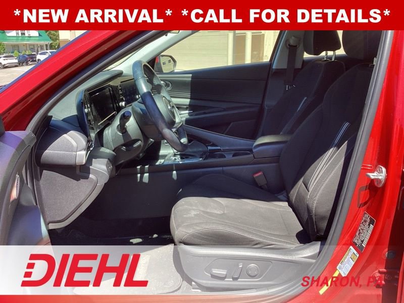 Used 2022 Hyundai Elantra SEL w/ Convenience + Premium Package FWD image 9