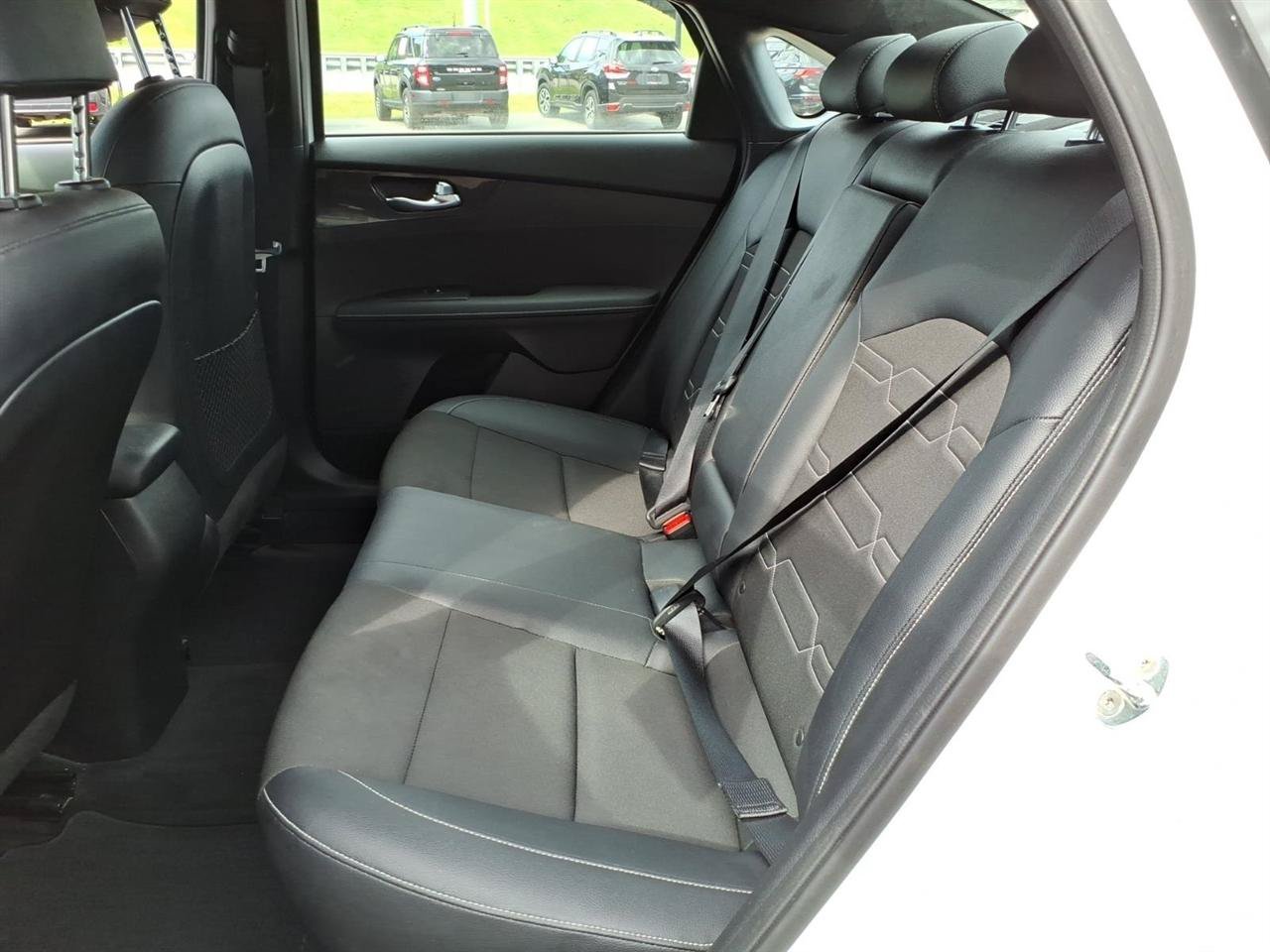 Used 2023 Kia Forte GT-Line w/ GT-Line Technology Package FWD image 7