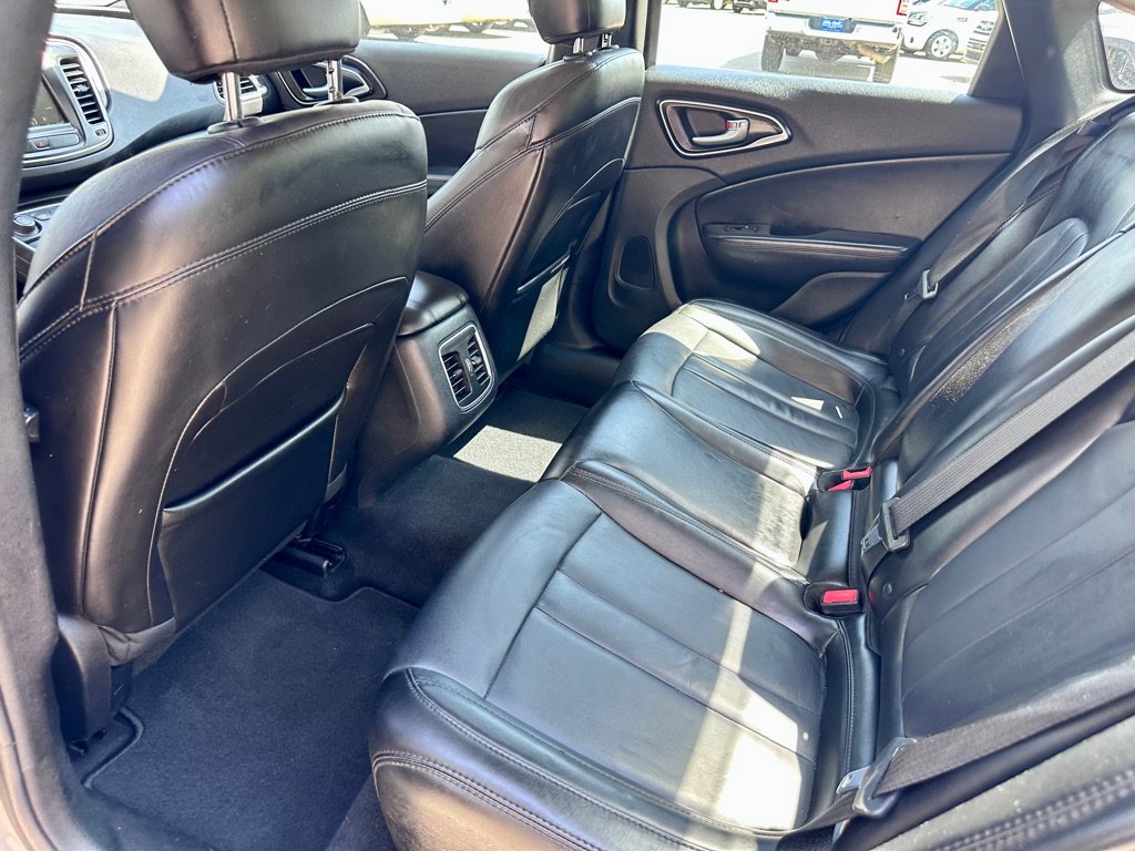 Used 2017 Chrysler 200 Limited Platinum w/ Comfort & Convenience Group FWD image 8
