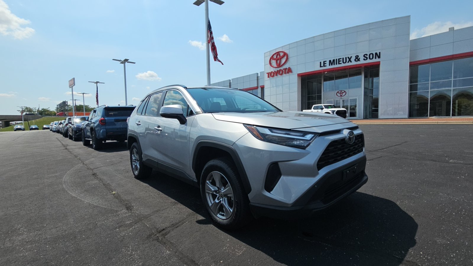 Certified 2025 Toyota RAV4 XLE AWD/4WD image 1