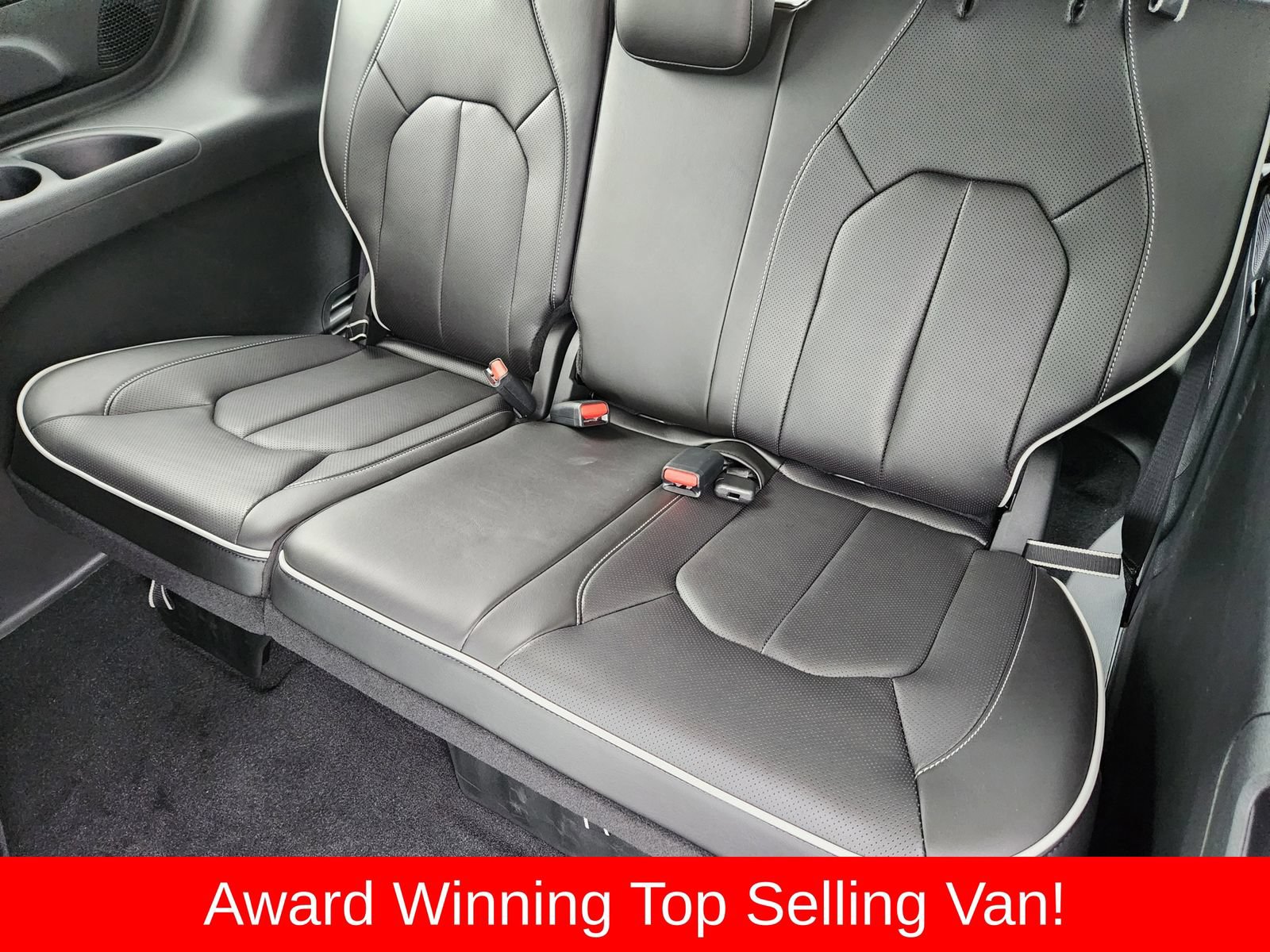 New 2026 Chrysler Pacifica Limited w/ Uconnect Theater Family Group FWD image 42