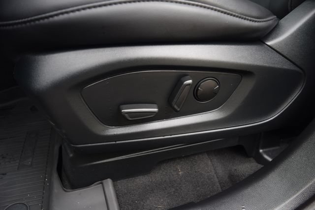 Used 2023 Ford Explorer XLT w/ Equipment Group 202A AWD/4WD image 19