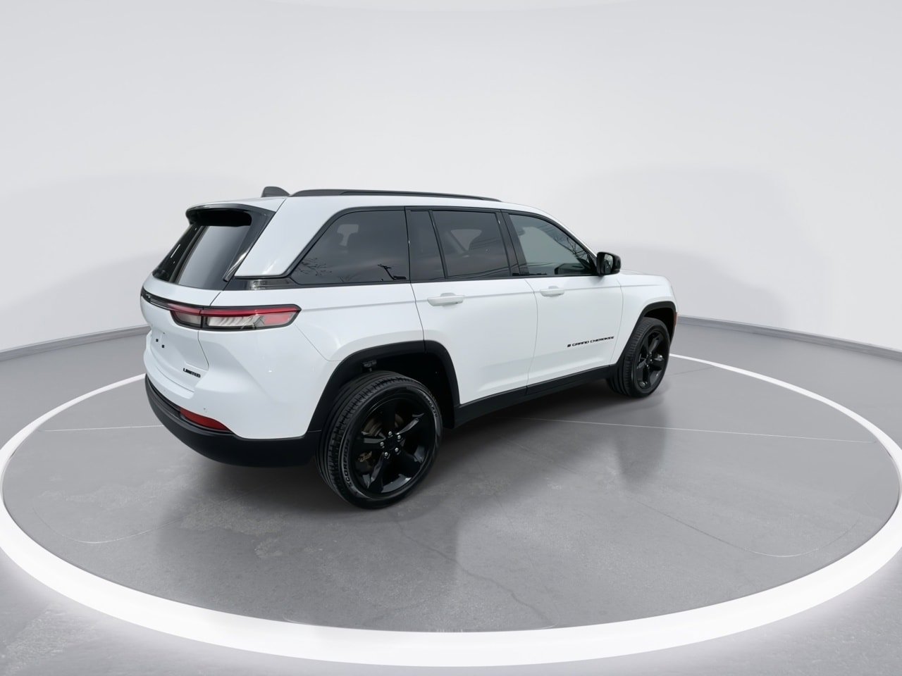 Used 2023 Jeep Grand Cherokee Limited w/ Black Appearance Package AWD/4WD image 20