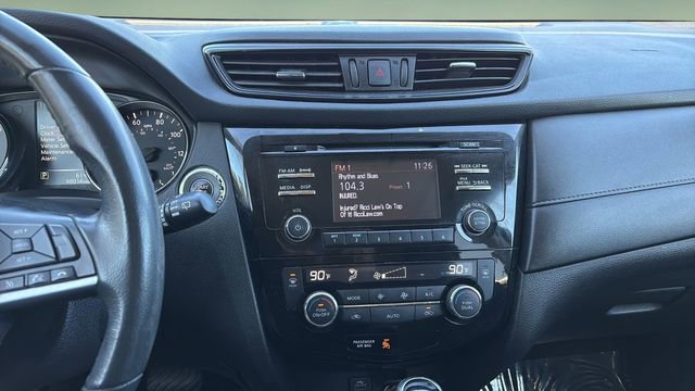 Used 2017 Nissan Rogue SV w/ Sun & Sound Touring Package image 10