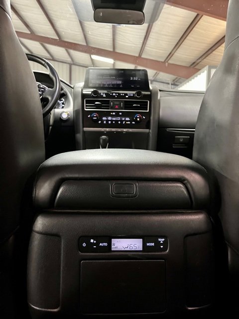 Used 2022 Nissan Armada SV image 28