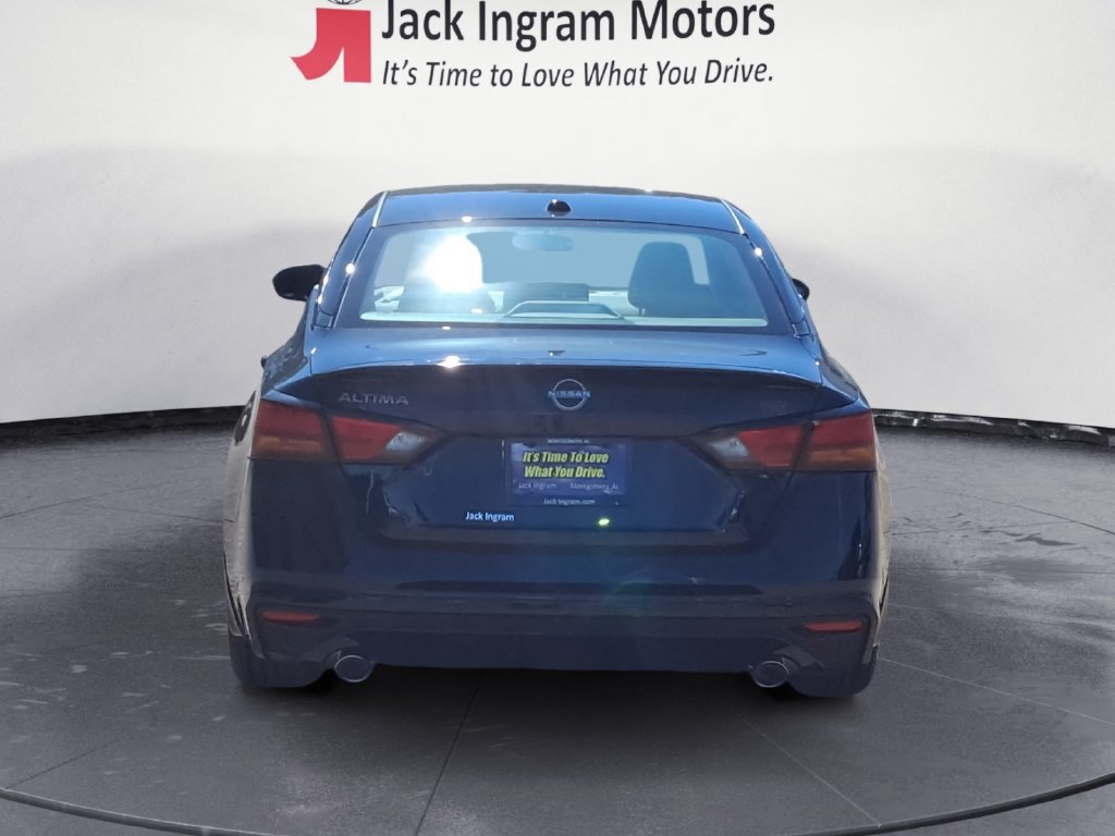Used 2025 Nissan Altima 2.5 SR w/ SR Premium Package FWD image 4