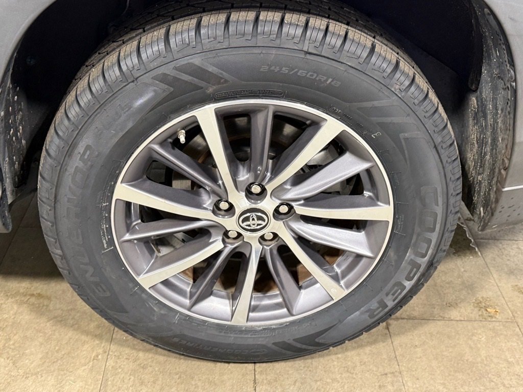 Used 2019 Toyota Highlander XLE image 16