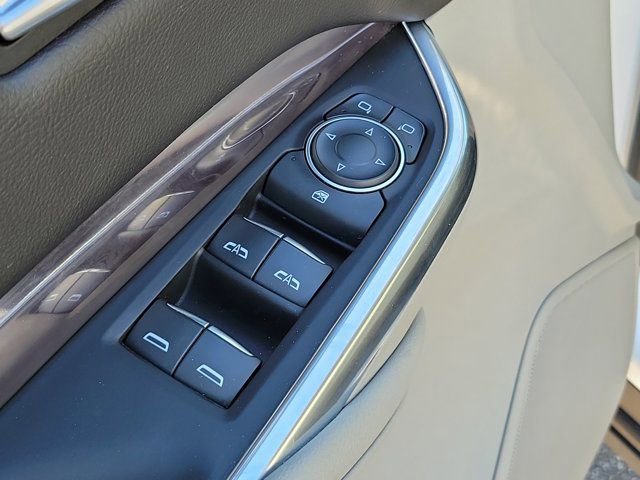 Used 2021 Cadillac XT4 Luxury w/ Driver Awareness Package AWD/4WD image 29