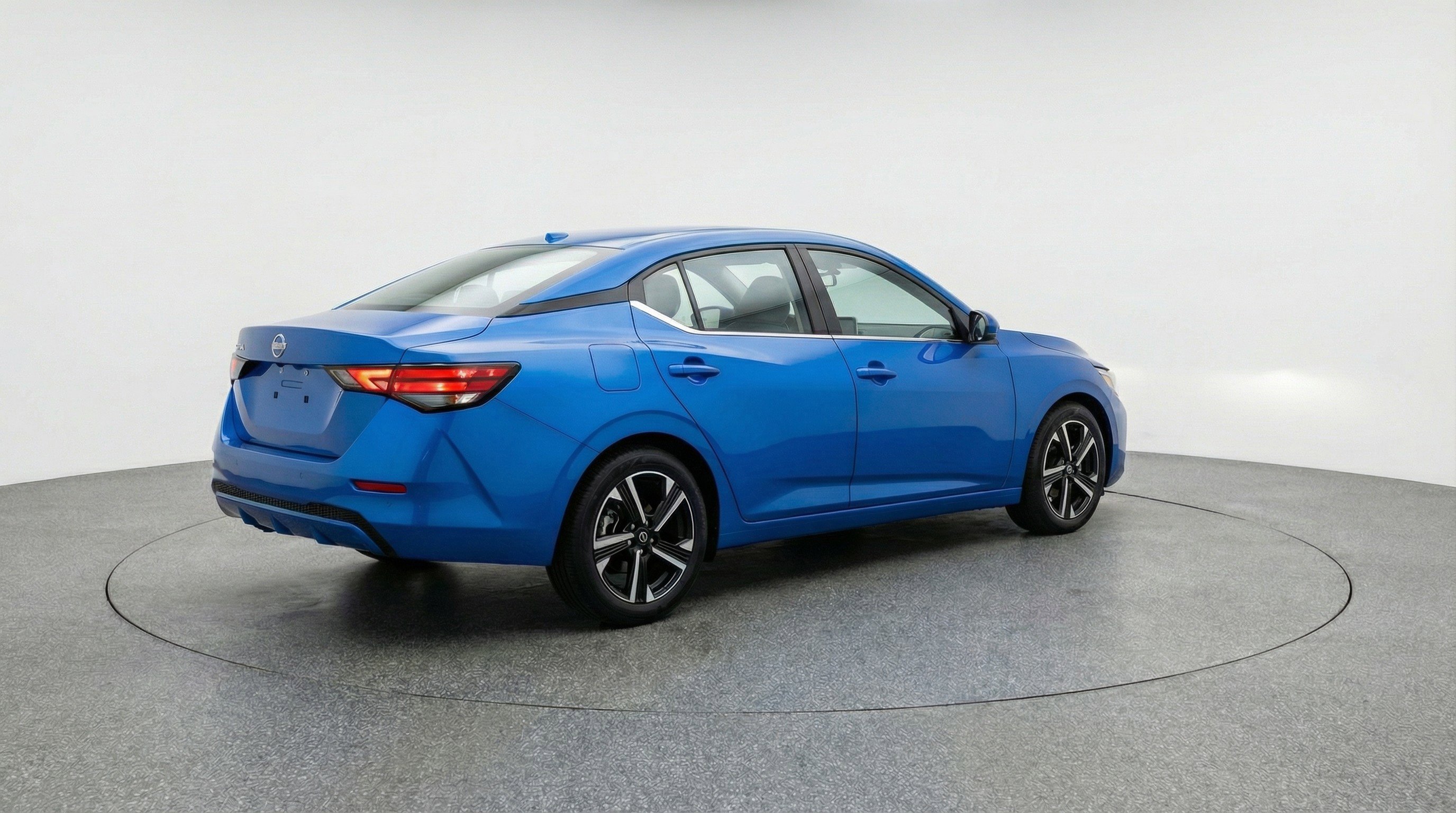 Used 2025 Nissan Sentra SV image 9