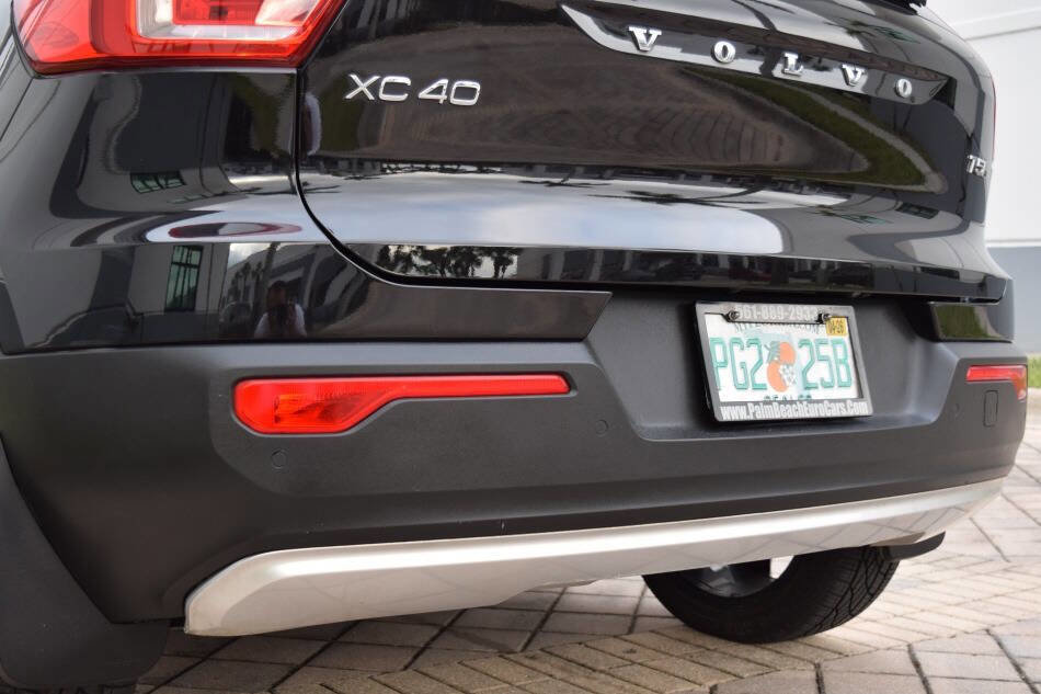 Used 2020 Volvo XC40 T5 Momentum w/ Protection Package Premier image 20
