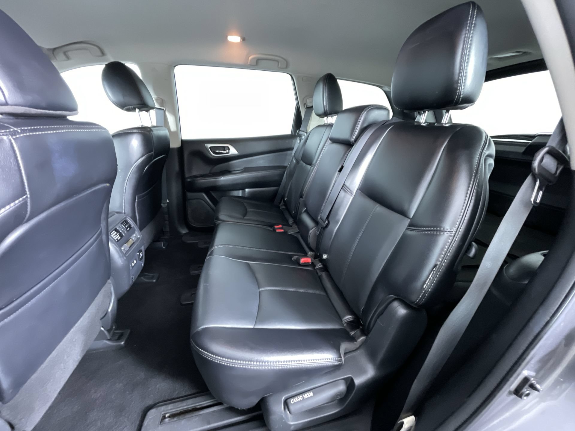 Used 2020 Nissan Pathfinder SL AWD/4WD image 23