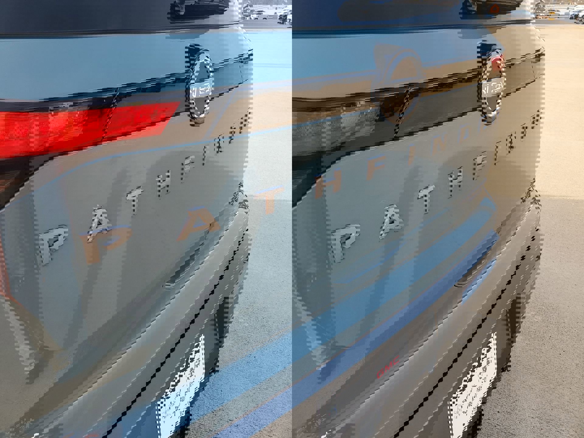 Used 2026 Nissan Pathfinder Platinum image 38