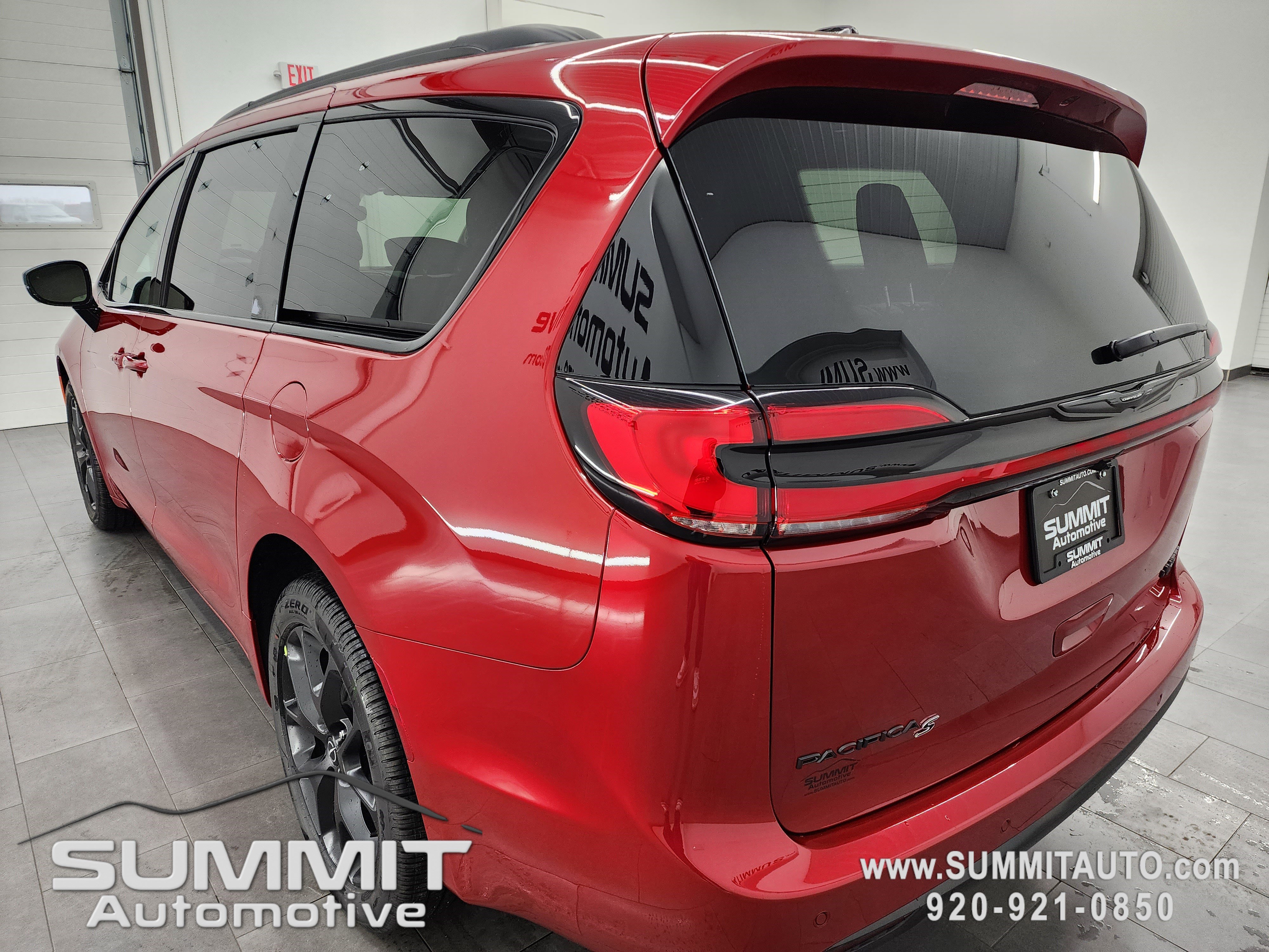 New 2026 Chrysler Pacifica Limited w/ S Appearance Package image 6