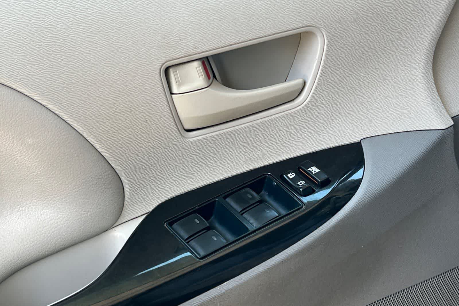 Used 2014 Toyota Sienna LE FWD image 15