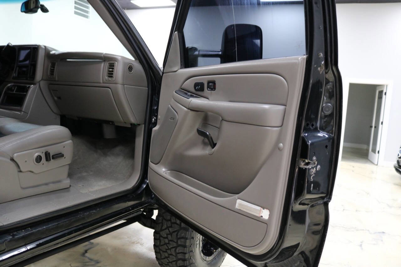 Used 2006 GMC Sierra 2500 SLT w/ Heavy-Duty Power Package image 39