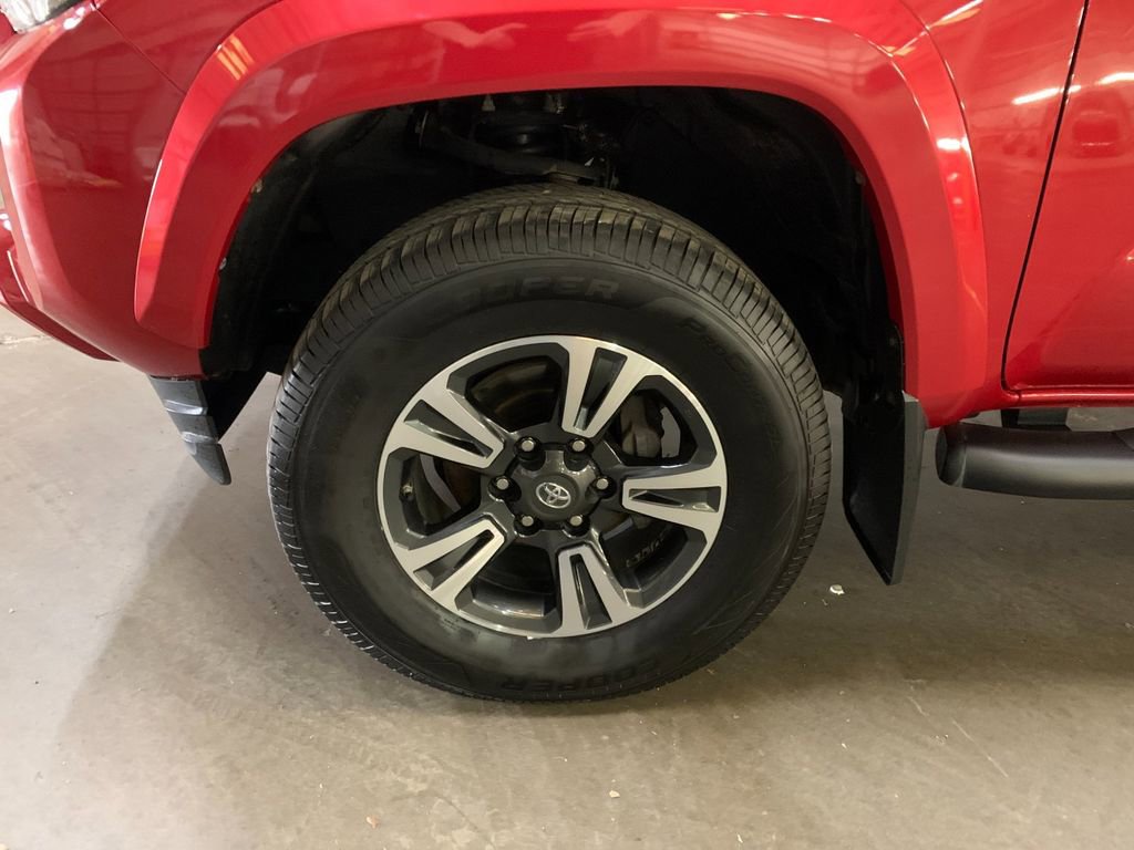Used 2019 Toyota Tacoma TRD Sport image 32